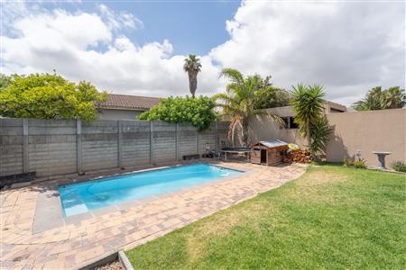 False - House For Sale in Zoo Park, Kraaifontein, Western Cape - M125997