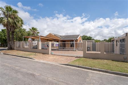 False - House For Sale in Zoo Park, Kraaifontein, Western Cape - M125997