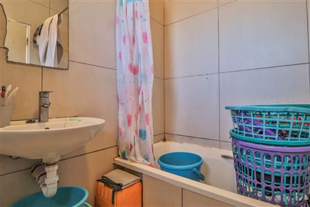 False - Apartment For Sale in Townsend Estate, Goodwood, Western Cape - M126002