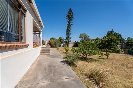 False - House For Sale in Bredasdorp, Western Cape - M126036