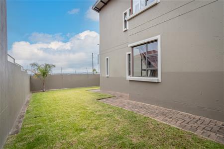 False - House For Sale in Featherview Estate, Homes Haven, Krugersdorp, Gauteng - M121529