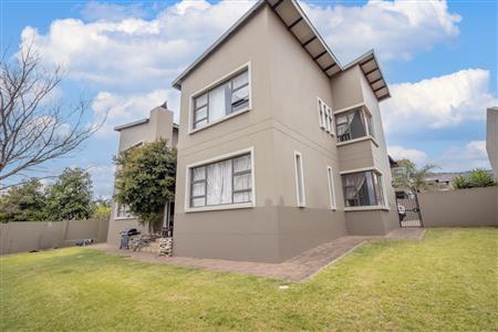 False - House For Sale in Featherview Estate, Homes Haven, Krugersdorp, Gauteng - M121529