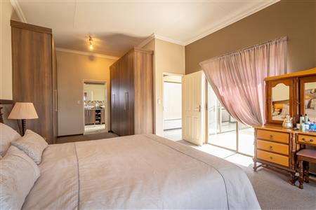 False - House For Sale in Featherview Estate, Homes Haven, Krugersdorp, Gauteng - M121529