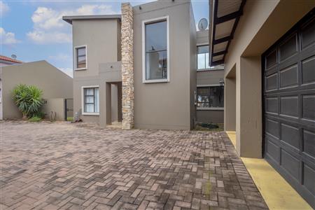 False - House For Sale in Featherview Estate, Homes Haven, Krugersdorp, Gauteng - M121529