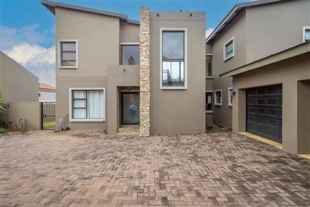 False - House For Sale in Featherview Estate, Homes Haven, Krugersdorp, Gauteng - M121529