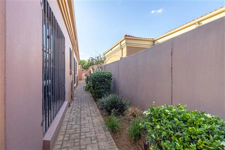 False - Townhouse For Sale in Monument, Krugersdorp, Gauteng - M126109