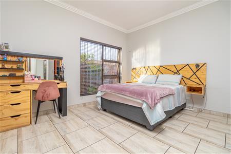 False - Townhouse For Sale in Monument, Krugersdorp, Gauteng - M126109
