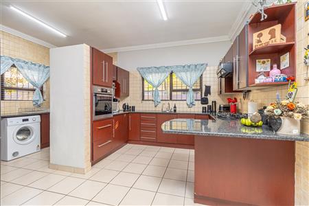 False - Townhouse For Sale in Monument, Krugersdorp, Gauteng - M126109