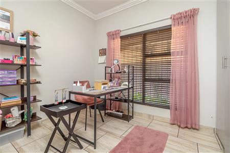 False - Townhouse For Sale in Monument, Krugersdorp, Gauteng - M126109