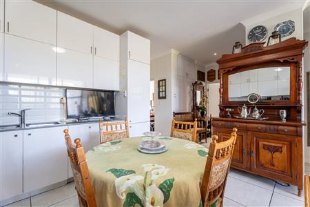 False - Apartment For Sale in Paardevlei, Somerset West, Western Cape - M126161