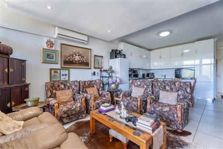 False - Apartment For Sale in Paardevlei, Somerset West, Western Cape - M126161
