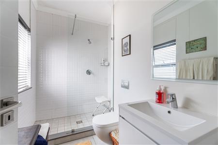 False - Apartment For Sale in Paardevlei, Somerset West, Western Cape - M126161