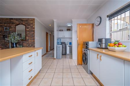 False - Townhouse For Sale in Rangeview, Krugersdorp, Gauteng - M126183