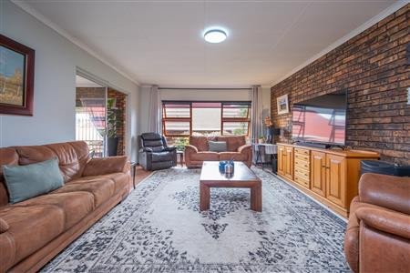False - Townhouse For Sale in Rangeview, Krugersdorp, Gauteng - M126183