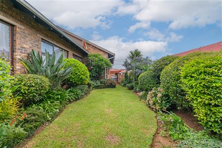 False - Townhouse For Sale in Rangeview, Krugersdorp, Gauteng - M126183