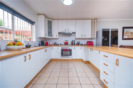 False - Townhouse For Sale in Rangeview, Krugersdorp, Gauteng - M126183