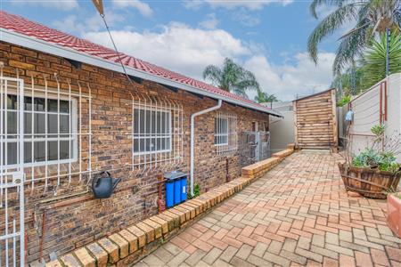 False - Townhouse For Sale in Rangeview, Krugersdorp, Gauteng - M126183
