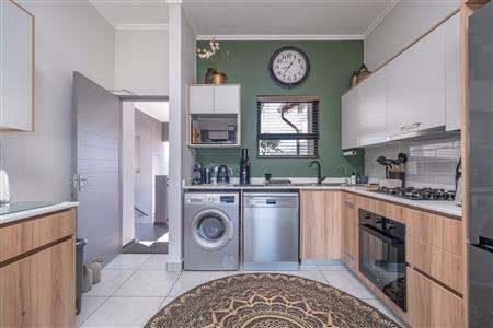 False - Apartment For Sale in Pinehaven, Krugersdorp, Gauteng - M126228