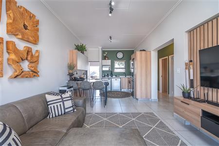 False - Apartment For Sale in Pinehaven, Krugersdorp, Gauteng - M126228