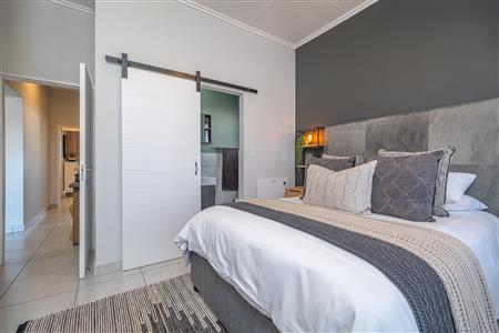 False - Apartment For Sale in Pinehaven, Krugersdorp, Gauteng - M126228