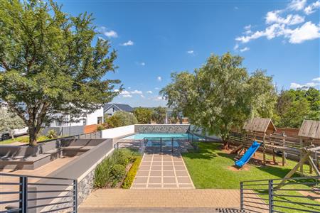 False - Apartment For Sale in Pinehaven, Krugersdorp, Gauteng - M126228