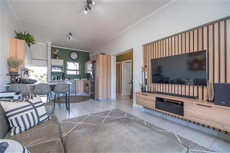 False - Apartment For Sale in Pinehaven, Krugersdorp, Gauteng - M126228