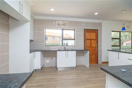 House For Sale in Heidelberg Central, Heidelberg, Gauteng - M126264