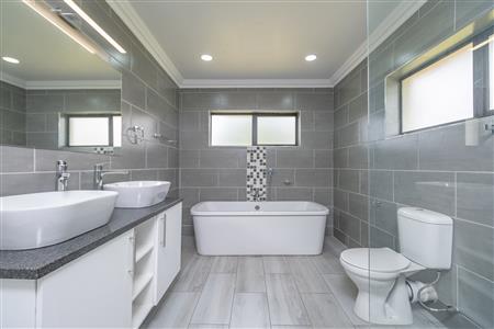 House For Sale in Heidelberg Central, Heidelberg, Gauteng - M126264