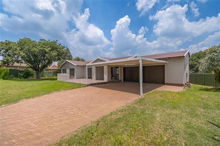 House For Sale in Heidelberg Central, Heidelberg, Gauteng - M126264