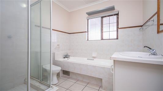 False - Apartment Sold in Bryanston, Sandton, Gauteng - M126285
