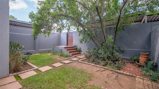 False - Apartment Sold in Bryanston, Sandton, Gauteng - M126285