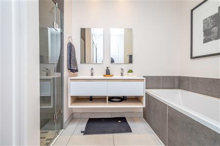 False - Apartment For Sale in Sandton Central, Sandton, Gauteng - M126307