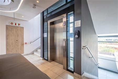 False - Apartment For Sale in Sandton Central, Sandton, Gauteng - M126307