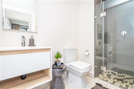 False - Apartment For Sale in Sandton Central, Sandton, Gauteng - M126307
