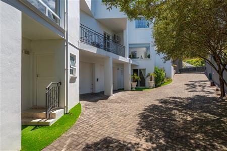 House For Sale in Hermanus Heights, Hermanus, Western Cape - M126323