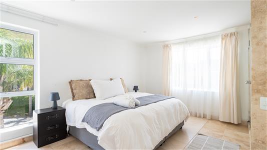 House For Sale in Hermanus Heights, Hermanus, Western Cape - M126323