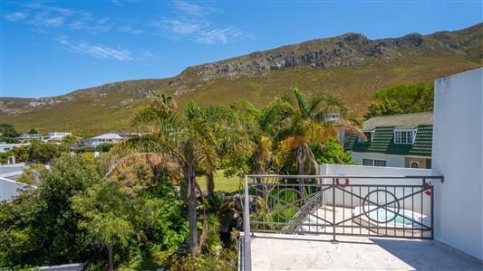 House For Sale in Hermanus Heights, Hermanus, Western Cape - M126323
