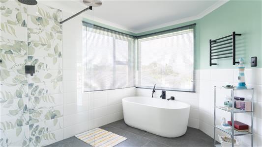 House For Sale in Hermanus Heights, Hermanus, Western Cape - M126323