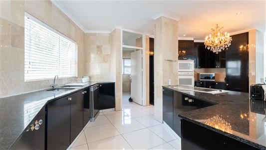 House For Sale in Hermanus Heights, Hermanus, Western Cape - M126323