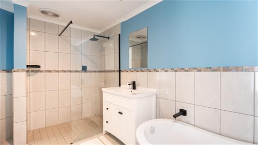 House For Sale in Hermanus Heights, Hermanus, Western Cape - M126323