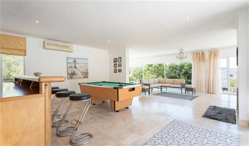 House For Sale in Hermanus Heights, Hermanus, Western Cape - M126323
