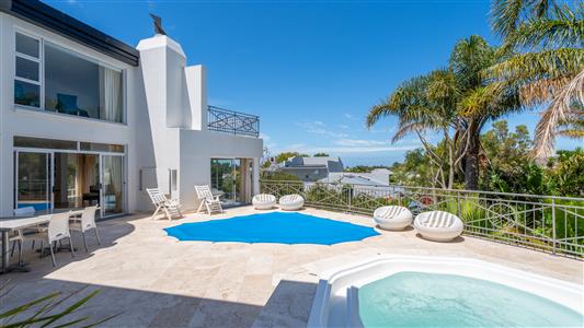 House For Sale in Hermanus Heights, Hermanus, Western Cape - M126323