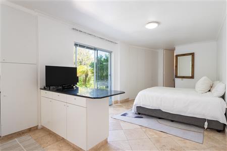 House For Sale in Hermanus Heights, Hermanus, Western Cape - M126323
