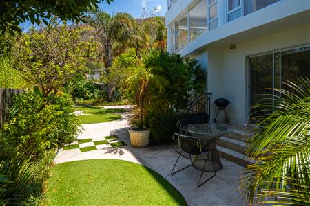 House For Sale in Hermanus Heights, Hermanus, Western Cape - M126323