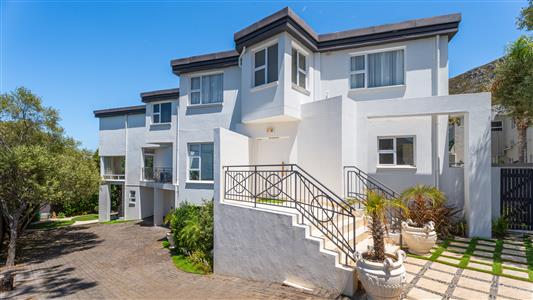 House For Sale in Hermanus Heights, Hermanus, Western Cape - M126323