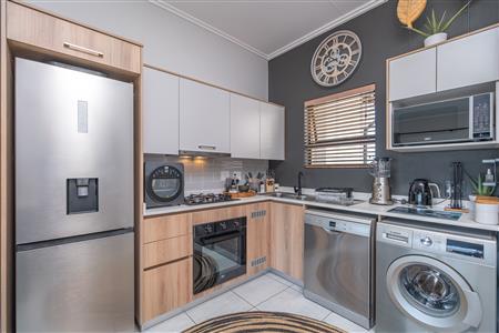 False - Apartment For Sale in Pinehaven, Krugersdorp, Gauteng - M126329