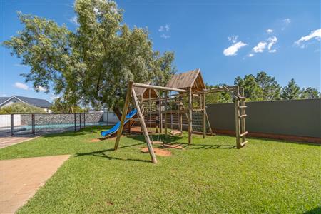 False - Apartment For Sale in Pinehaven, Krugersdorp, Gauteng - M126329