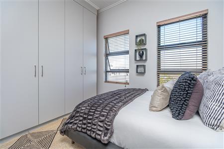 False - Apartment For Sale in Pinehaven, Krugersdorp, Gauteng - M126329