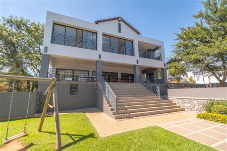 False - Apartment For Sale in Pinehaven, Krugersdorp, Gauteng - M126329