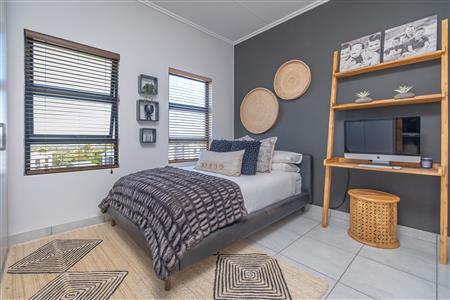 False - Apartment For Sale in Pinehaven, Krugersdorp, Gauteng - M126329